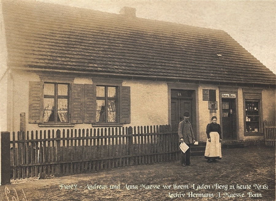 Parey-Geschaeft_Andreas und Anna Maesse vor ihrem Haus Berg 21, jetzt 18.jpg